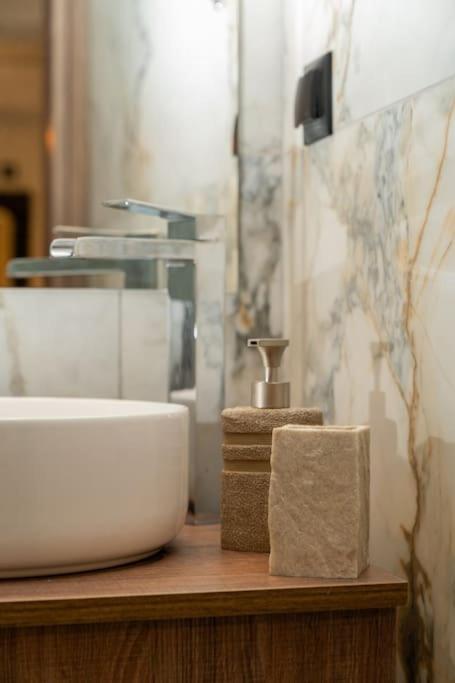 Dema Luxury Suites - Perikleous E6 أثينا المظهر الخارجي الصورة